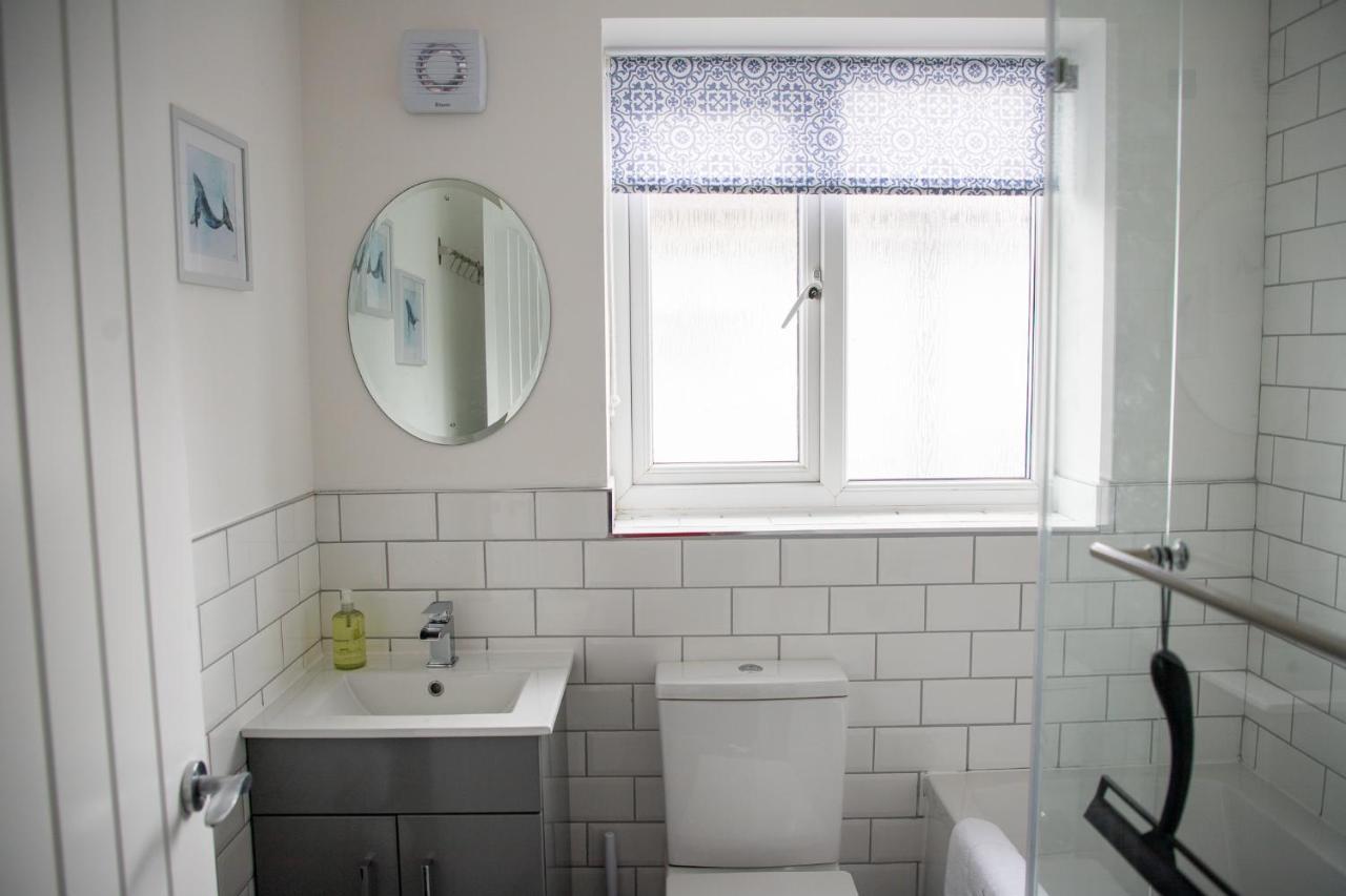 Wave Stays - First Floor Apartment Кливлис Екстериор снимка