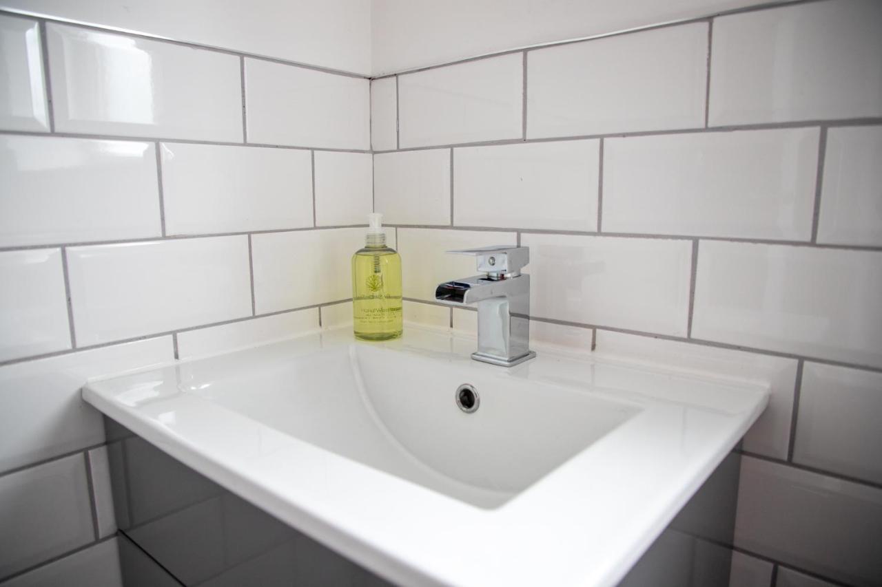 Wave Stays - First Floor Apartment Кливлис Екстериор снимка
